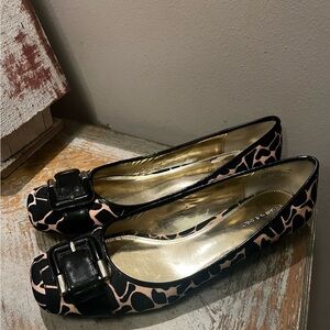 Bandolino Animal Print Buckle Detail Black and Tan Patterned Wedge Heel Sz 11